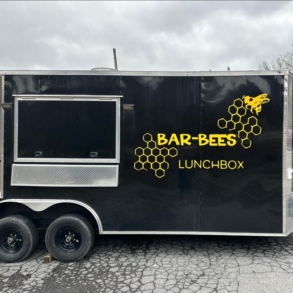 Bar-bee's Lunchbox food truck side picture.
